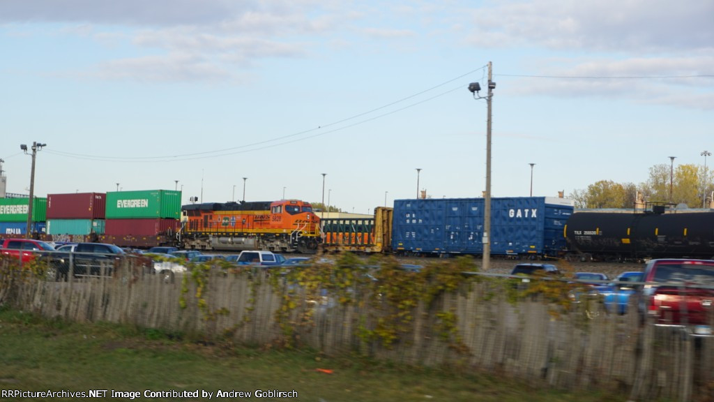 BNSF 5828, LRS 130071 + TILX 255530